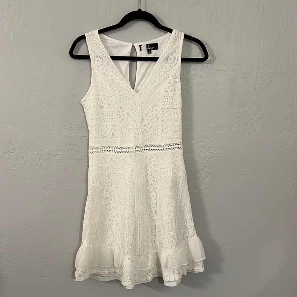 Lulu’s white summer pretty dress size small like new